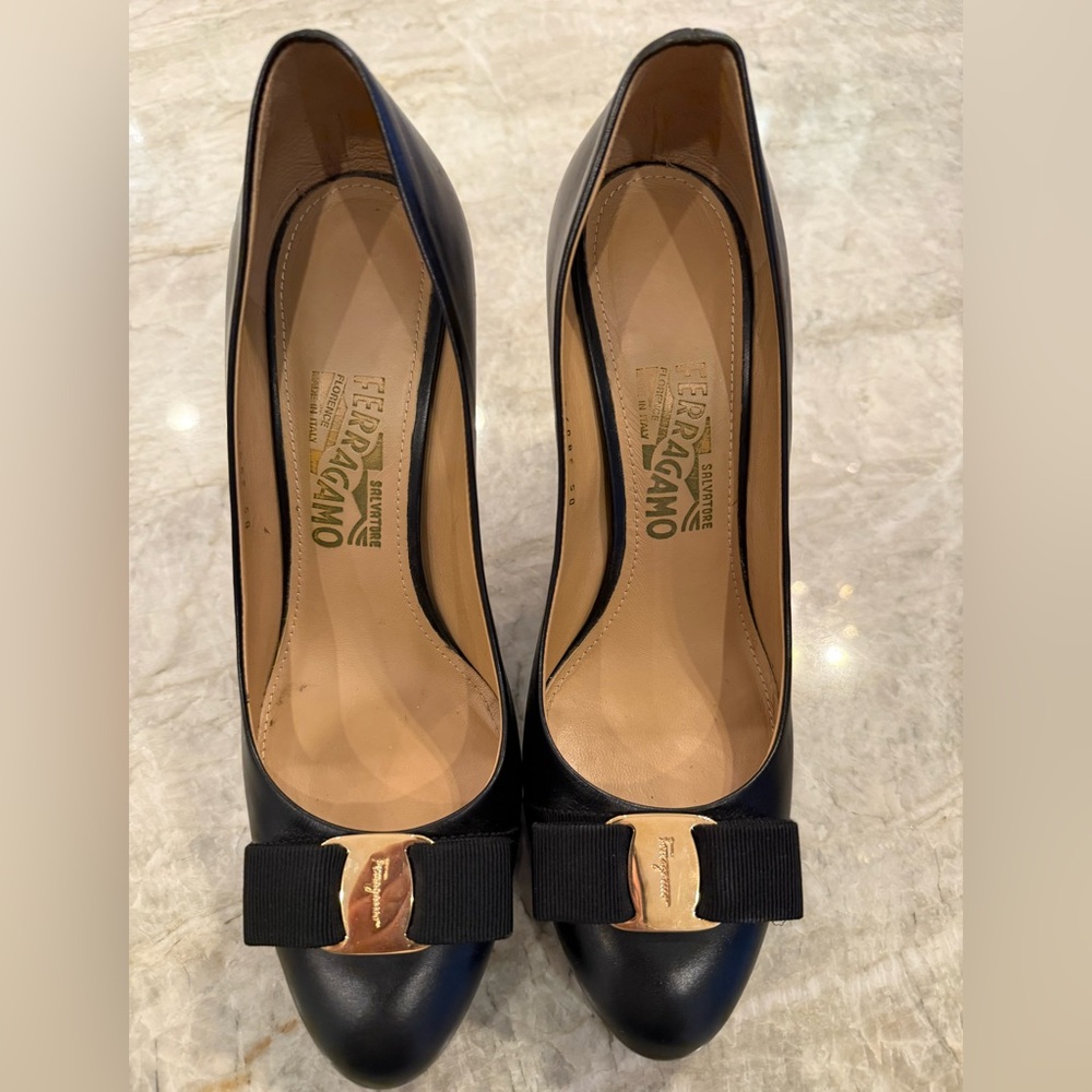 Salvatore Ferragamo Black Leather Bow Accent Pumps - Size 8.5